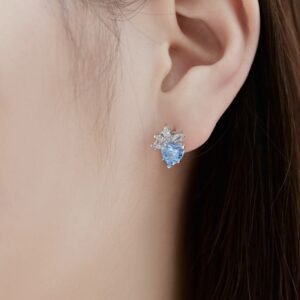 Fashionable Heart Shaped 5A Cubic Zirconia Stud Earrings