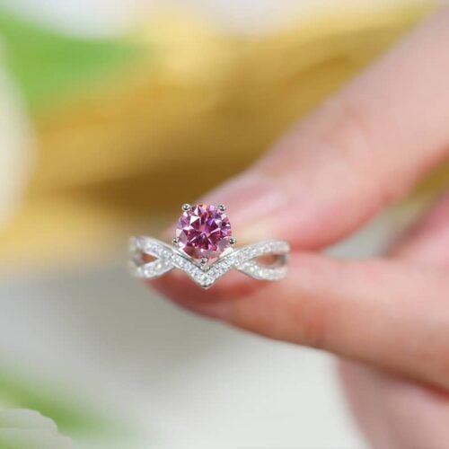 1-Carat-V-Shaped-Crown-Round-Pink-Moissanite-Ring-3.jpg